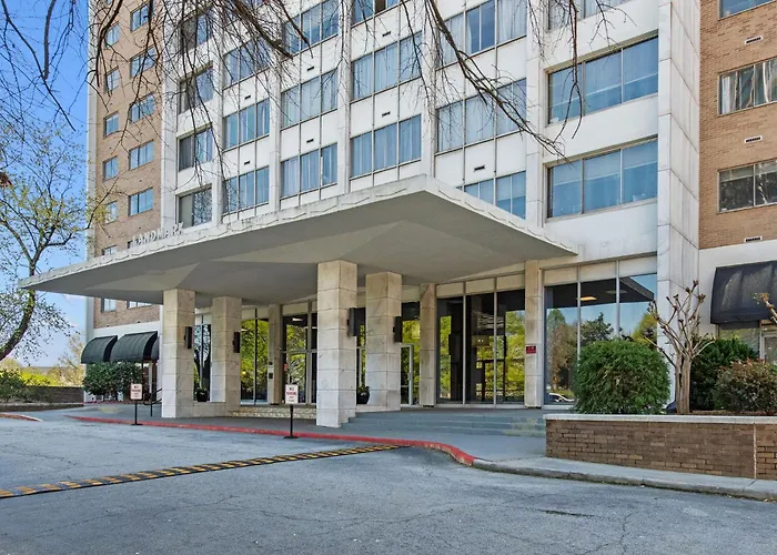 1406 Spacious Modern, Fast Wifi, 1 Free Parking
