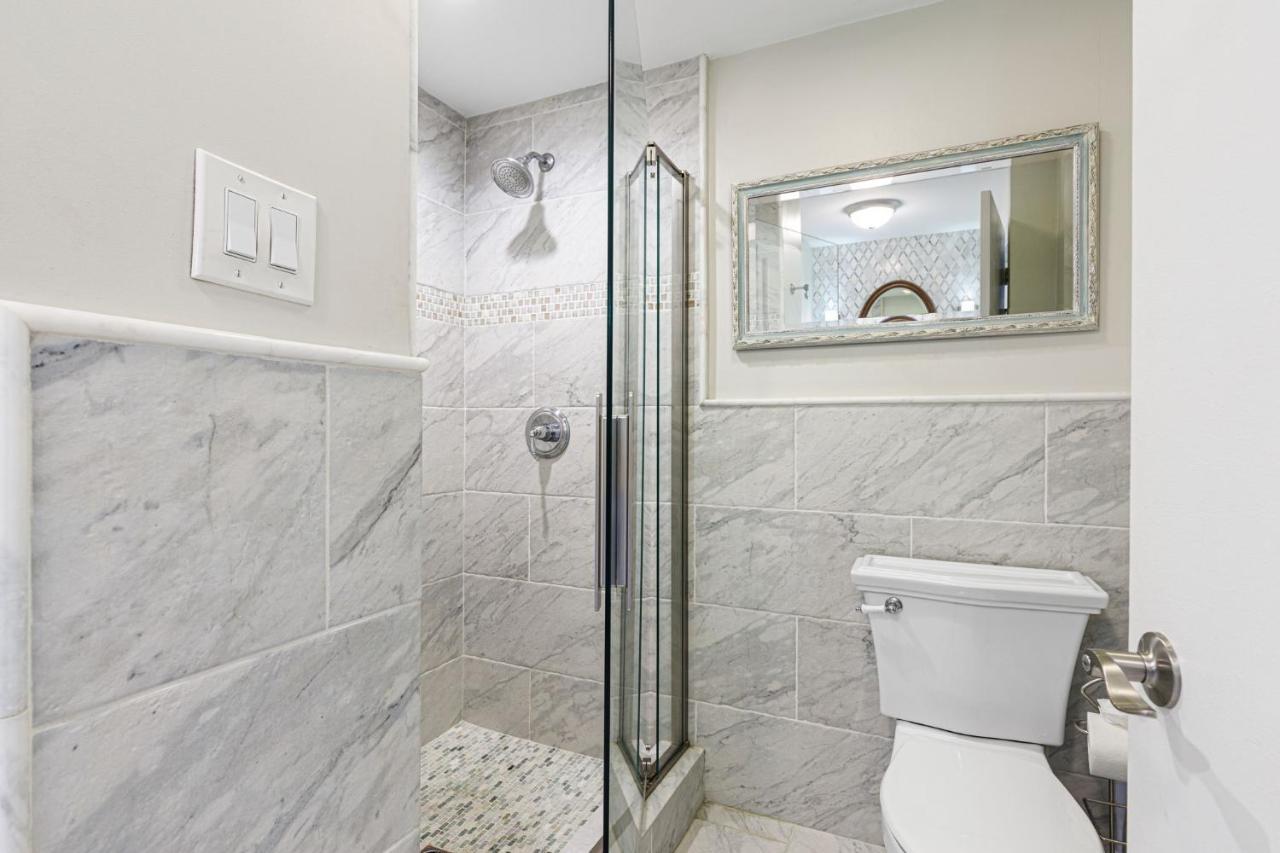 1406 Spacious Modern, Fast Wifi, 1 Free Parking Apartment *