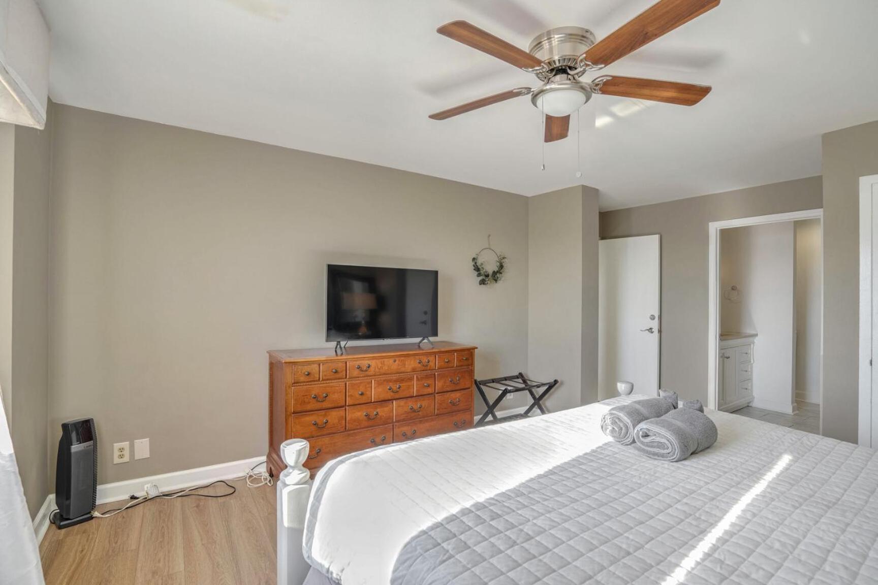 Apartment 1406 Spacious Modern, Fast Wifi, 1 Free Parking *